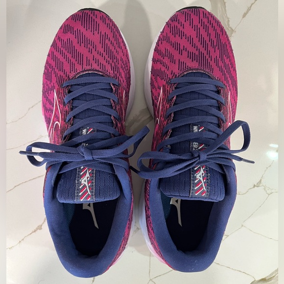 Mizuno Running Shoes. Women’s Size 8.5Color  FESTIVAL FUCHSIA - Picture 6 of 10